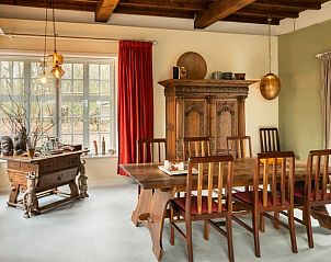 Elegante eetkamer in Huisje in Putte, vakantiehuis in West Brabant, Noord Brabant.