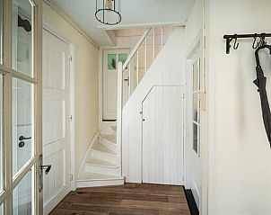 Entree met trap in Huisje in Putte, vakantiehuis in West Brabant, Noord Brabant.