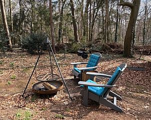 Buitenhaard met zitgelegenheid bij Vakantiehuisje in Teteringen, Noord Brabant, voor sfeervolle avonden.