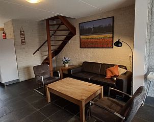 Gezellige woonkamer in Abbestederweg 24b, vakantiehuis in Callantsoog, Noordzeekust, Noord-Holland.