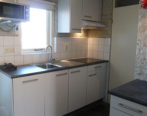Moderne keuken in Abbestederweg 24b, vakantiehuis in Callantsoog, Noordzeekust, Noord-Holland.