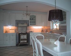 Stijlvolle keuken in Buitenplaats Callantsoog vakantiehuis, Callantsoog, Noordzeekust, Noord-Holland met moderne voorzieningen.