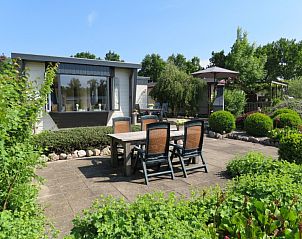 Unterkunft 490326 • Ferienhaus IJsselmeerkust • huisje 143, bootje, aan het water, grote tuin en terrassen 