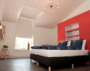 Stijlvolle slaapkamer met modern design bij Erve Fakkert bed and breakfast in Rossum, Twente, Overijssel.