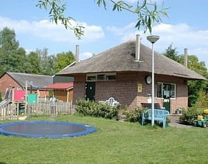 Speeltuin en faciliteiten bij Boerderijcamping De Wezel in Diepenheim, Twente, ideaal voor gezinnen.