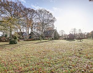 Riante tuin rondom Huisje in Oldenzaal vakantiehuis in Twente, Overijssel.