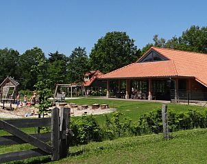 Gezinsvriendelijk vakantiehuis Heeckeren in Enter, Twente, met speelruimte in de tuin.