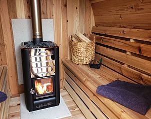 Rustieke sauna in Vakantiehuis in Lonneker, Twente, biedt ontspanning te midden van de natuur in Overijssel.