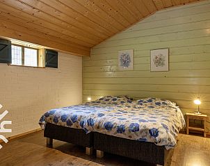 Vakantiehuis OV006 in Scheerwolde, Noordwest Overijssel, gezien vanaf de overkant van het water.