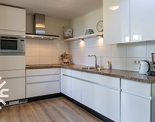 Groene tuin bij OV517 vakantiehuis in Zuidveen, perfect voor buitenactiviteiten en ontspanning.