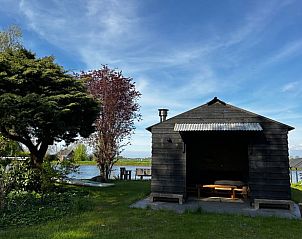 Knusse buitenruimte bij Vakantiehuis in Nigtevecht, Utrecht noord, met uitzicht op de rivier.