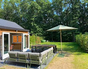 Zonnig terras bij Oak Valley 15 vakantiehuis, Soesterberg, Utrecht noord.