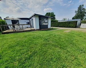 Ruime tuin bij Ons puntje vakantiehuis in Renswoude, gelegen op de Utrechtse Heuvelrug. Ideaal voor buitenactiviteiten.