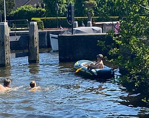 Zwemmen in de rivier bij Huisje in Nieuwersluis, vakantiehuis, Utrecht eo, Utrecht.