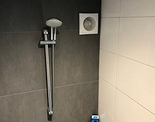 Regendouche in Vakantiehuisje in IJsselstein, comfortabele vakantiewoning Utrecht.