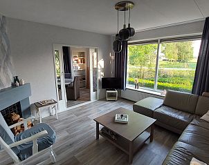 Eetkamer met ronde tafel in UT073 vakantiehuis Westbroek Utrecht
