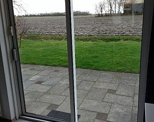 Uitzicht op landelijke omgeving vanuit Villa Zeerob, Scharendijke, vakantiehuis in Zeeland.