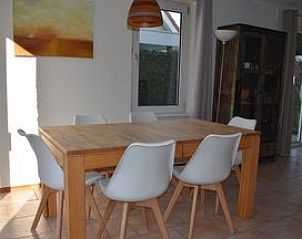 Eetgedeelte in Strand 21 vakantiehuis, Scharendijke, Zeeland.