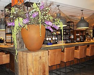 Gezellige bar in Strandpark De Zeeuwse Kust, Renesse, Schouwen-Duiveland met stijlvolle inrichting.