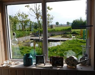 Rustieke tuin van Vakantiehuisje in Dreischor, een vakantiewoning in Schouwen-Duiveland, Zeeland, met een prachtig uitzicht op het platteland.