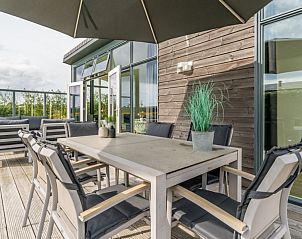 Buitenplaats Oudendijke 4 persoons accommodatie met eettafel op terras in Ellemeet, Schouwen-Duiveland, Zeeland.