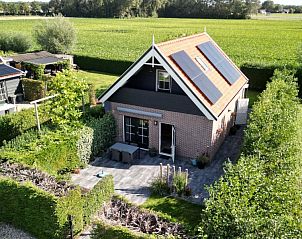 Luchtfoto van Ellemeet aan zee, vakantiehuis in Ellemeet, Zeeland, met zonnig terras en groene omgeving.
