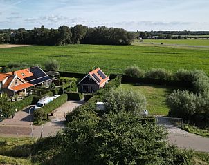 Panoramisch uitzicht op Ellemeet aan zee, vakantiehuis in Schouwen-Duiveland, omringd door uitgestrekte velden en natuur.