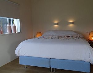 Comfortabele slaapkamer in Huisje in Noordgouwe, bed and breakfast in Schouwen-Duiveland, Zeeland.