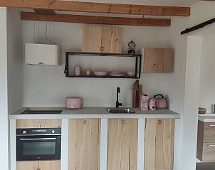 Moderne keuken in Vakantiehuis in Noordgouwe, perfect voor een comfortabel verblijf in Zeeland.