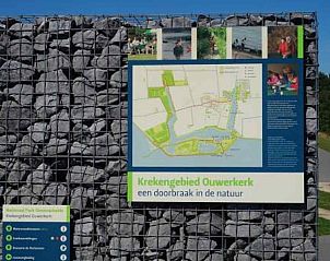 Bloeiende tulpenvelden nabij vakantiehuis ZE648 in Ouwerkerk, Schouwen-Duiveland, Zeeland.