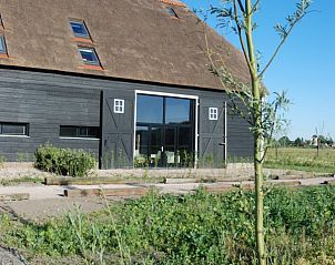 Geniet van de landelijke charme van Hoeve Plantlust: Barn left in Oostkapelle, omgeven door weelderige natuur.