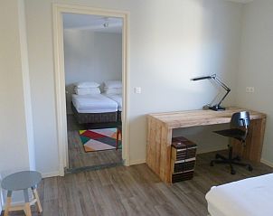 Werkruimte en slaapkamer in Van de Zeeuwse Stromen vakantiehuis, Dishoek, Walcheren, Zeeland.