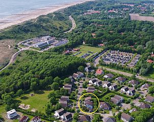 Luchtfoto van Westduin 19 in Vlissingen, vakantiehuis op Walcheren met nabijgelegen strand en natuur.