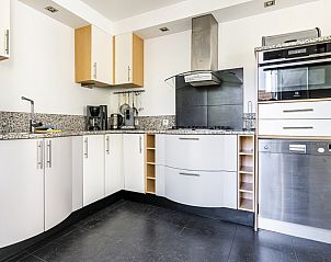 Keuken in Westduin 19 vakantiehuis, Vlissingen, Walcheren, met ruime opbergmogelijkheden.