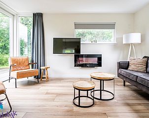 Stijlvolle woonkamer van Galgewei 16 vakantiehuis in Vlissingen, Walcheren, Zeeland met moderne inrichting.