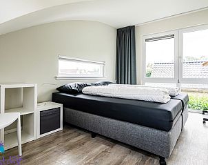 Lichte slaapkamer in Galgewei 16 vakantiehuis, Vlissingen, Walcheren, Zeeland met comfortabel bed.