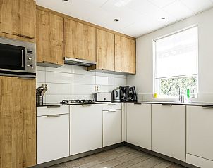 Moderne keuken in Westduin 24 vakantiehuis, Vlissingen, Walcheren, Zeeland.