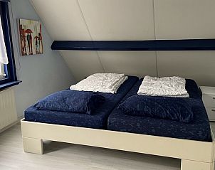 Ruime slaapkamer in Westduin 40 vakantiehuis, Vlissingen, Walcheren met moderne inrichting.