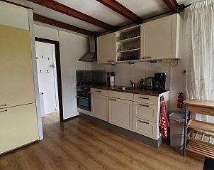 Moderne keuken in DE ZON IN ZEELAND vakantiehuis, Vlissingen, met complete inrichting.