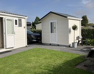 Terras en tuinhuis bij Meerchalet 2, gelegen in het pittoreske Zoutelande, Walcheren.
