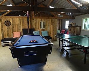 Speelruimte in Mariekerke vakantiehuis Meliskerke, Walcheren, met biljarttafel en tafeltennis voor ontspanning.