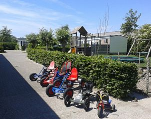 Speelplaats bij Vakantieverblijf Uit en Thuis in Biggekerke, ideaal voor kinderen.