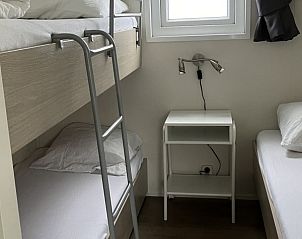 Slaapkamer met stapelbed in Meerchalet vakantiehuis, Groot Valkenisse, Walcheren, Zeeland.