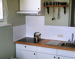 Volledig uitgeruste keuken in Vakantiehuisje in Ritthem, Walcheren, Zeeland met moderne apparatuur.