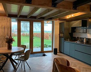 Buitenruimte met terras bij Vakantiehuisje in Ovezande, Zuid-Beveland.