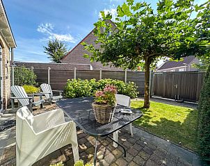 Schaduwrijke tuin bij Enjoy for two vakantiewoning, Ovezande, Zeeland.