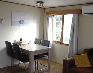 Eethoek in 4 Stam vakantiehuis, Ardoer Camping, Zuid-Beveland met veel natuurlijk licht
