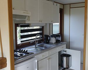 Volledig uitgeruste keuken in 4 Stam chalet op Ardoer Camping, Zuid-Beveland, Zeeland