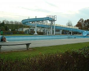 Zwembad met glijbaan op Ardoer Camping, Zuid-Beveland, dicht bij 4 Stam chalet