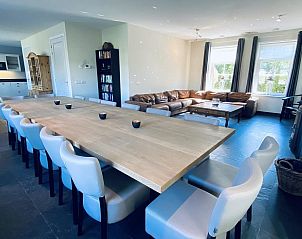 Moderne keuken in VZ250 Groepsaccommodatie Goes, volledig uitgerust voor gasten.